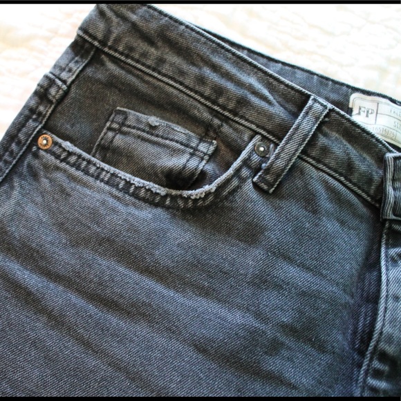 Free People Distressed Mid-Rise Jeans 🕊✨ - Picture 3 of 5